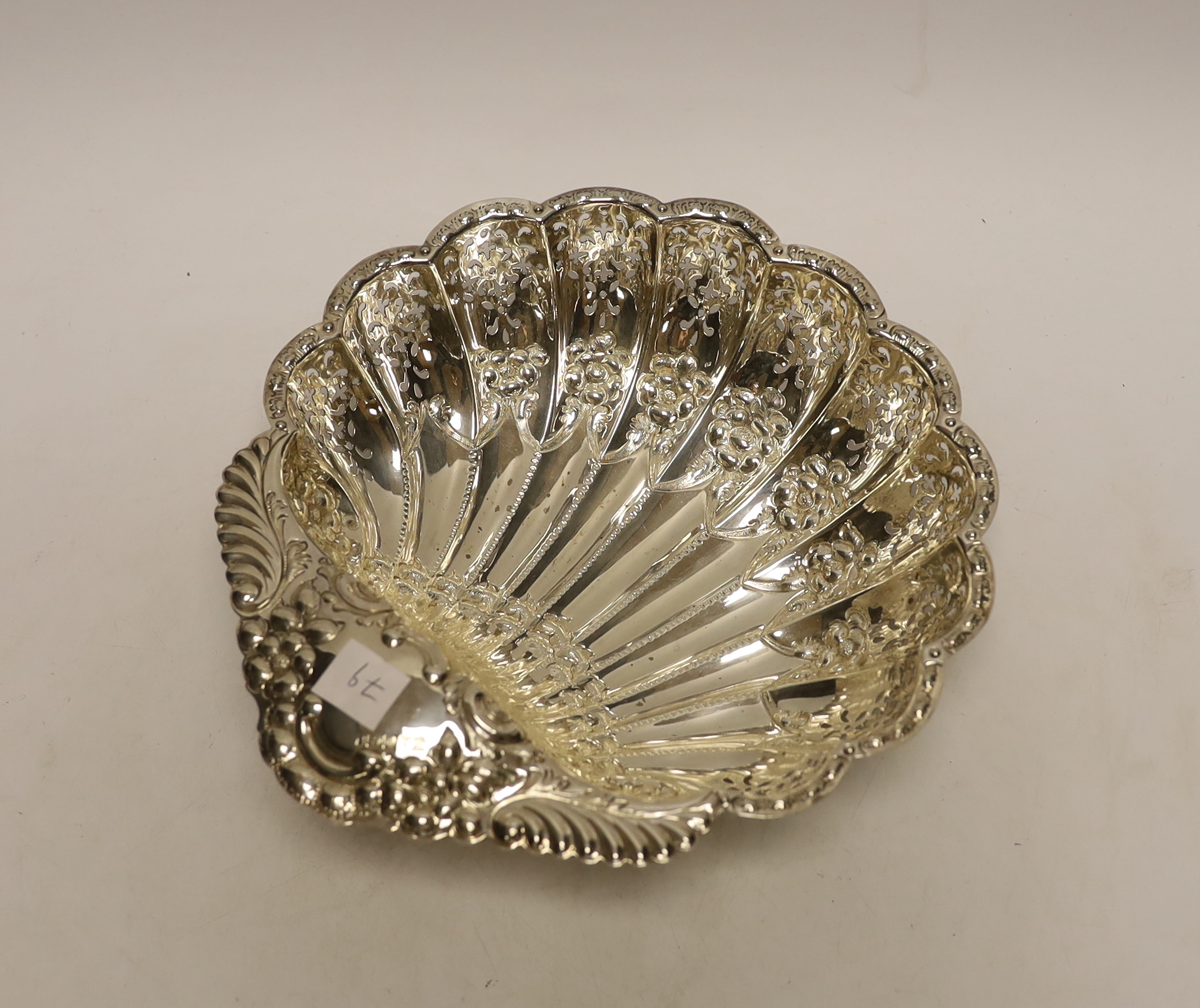 A George V pierced silver scallop shaped bowl, on fluted ball feet, Atkin Brothers, Sheffield, 1902, 24.8cm, 12.2oz.